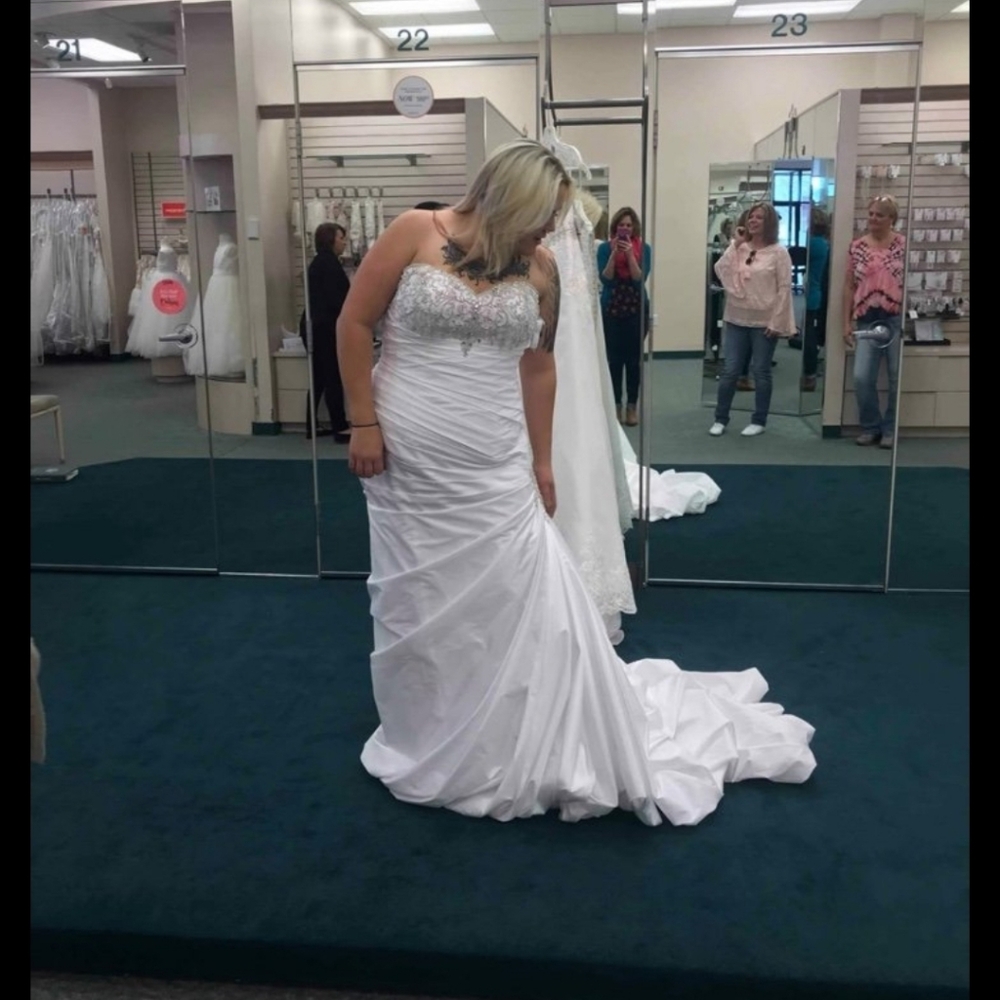 David's Bridal White Strapless Beaded Ruched Wedding Gown